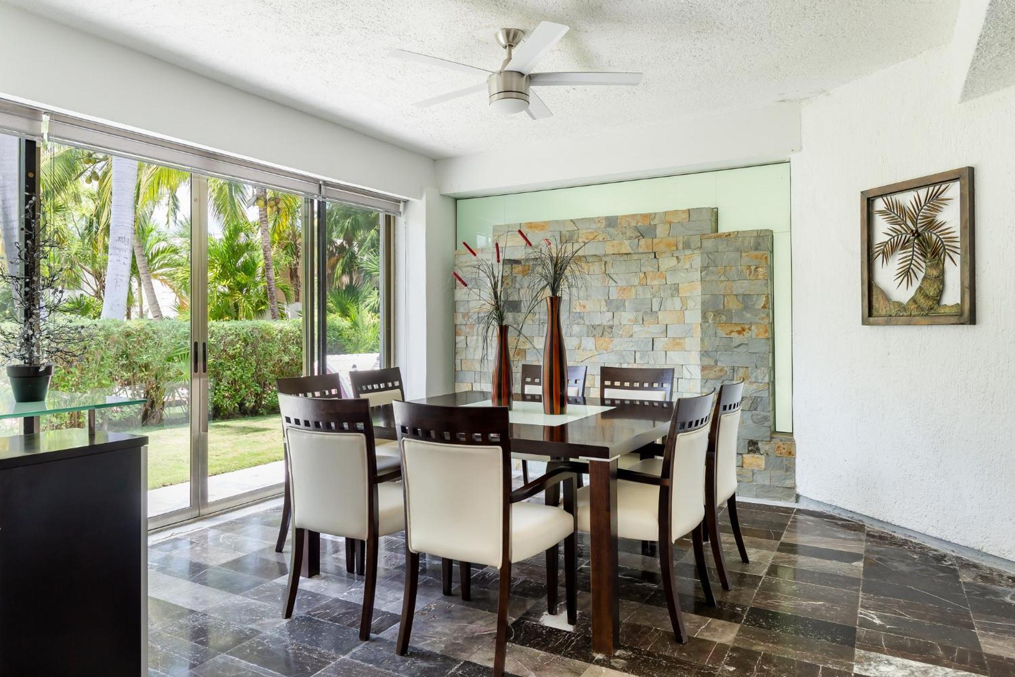 Large House - Walking To - 10 Guests! * Cancún