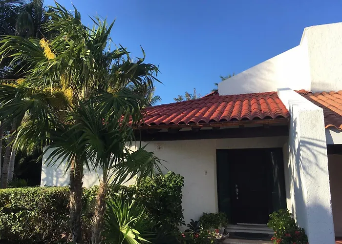 Large House - Walking To Beach - 10 Guests!
