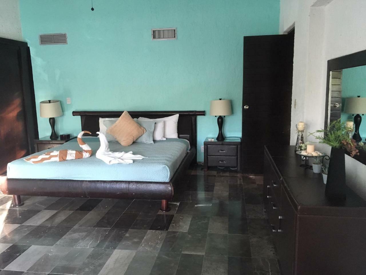 Large House - Walking To - 10 Guests! Cancun